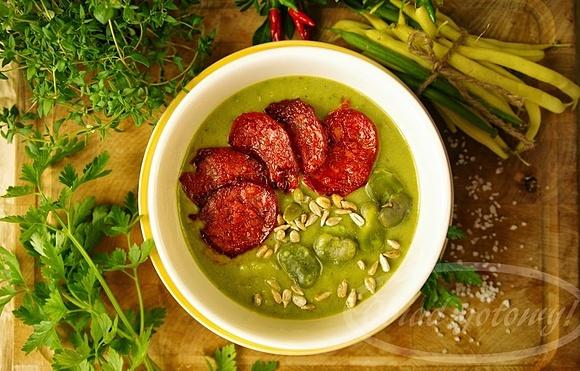 Zupa krem z bobu z chorizo