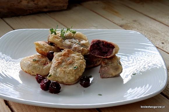 Pierogi z kaczką i wiśniami