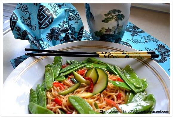 Stir-fry z zielonymi strączkami groszku