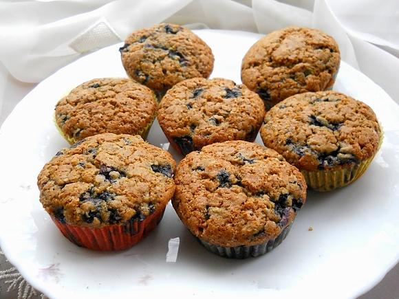 Pełnoziarniste muffiny z jagodami