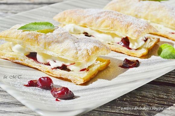 Francuskie ciastka z wiśniami nadwiślanką