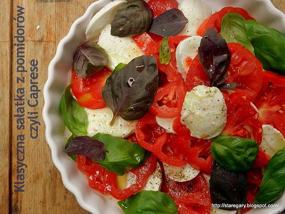 Klasyczna sałatka z pomidorów i mozzarelli czyli Caprese