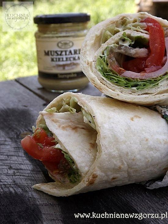 Tortilla na śniadanie z pysznym sosem