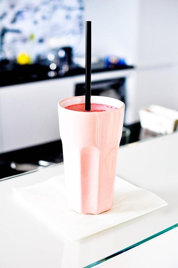 Smoothie na szybkie śniadanie z owocami i jogurtem