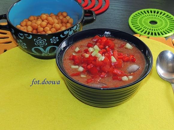 Gazpacho chłodnik hiszpański z pomidorami i ziołami