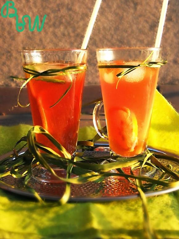 Ice tea zimna herbata z cytryną i miętą