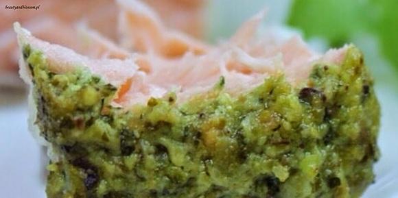 Pieczony łosoś z zielonym pesto