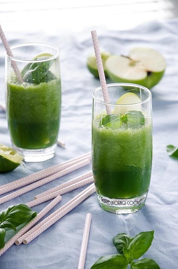 Granita jabłkowo-limonkowa z bazylią