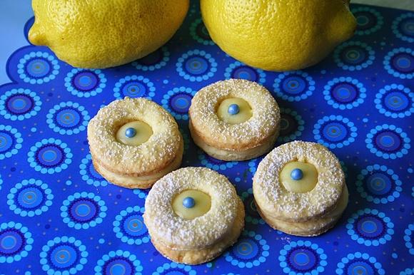 Ciasteczka cytrynowe z kremem lemon curd i perełkami