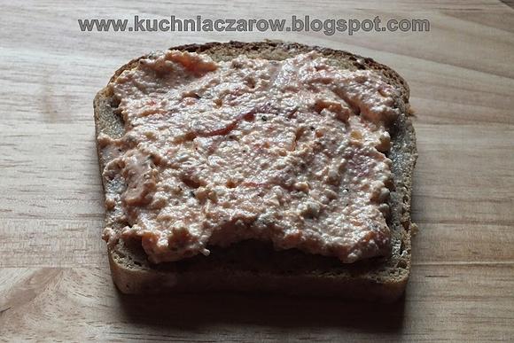 Pomidorowy twarożek - prosty przepis na zdrową przekąskę