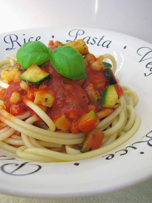 Spaghetti z cukinią i cieciorką