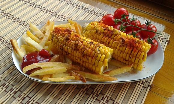 Grillowana kukurydza w masełku czosnkowym