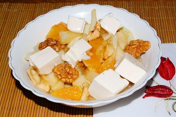 Sałatka owocowa z tofu