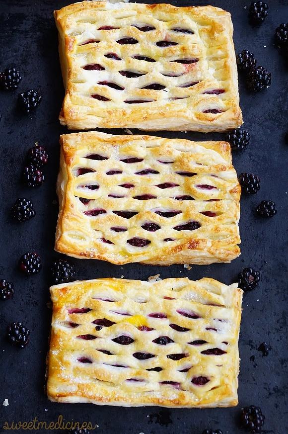 Francuskie drożdżówki z jeżynami