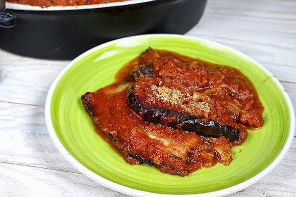 Parmigiana di melanzane - włoska zapiekanka z bakłażanów