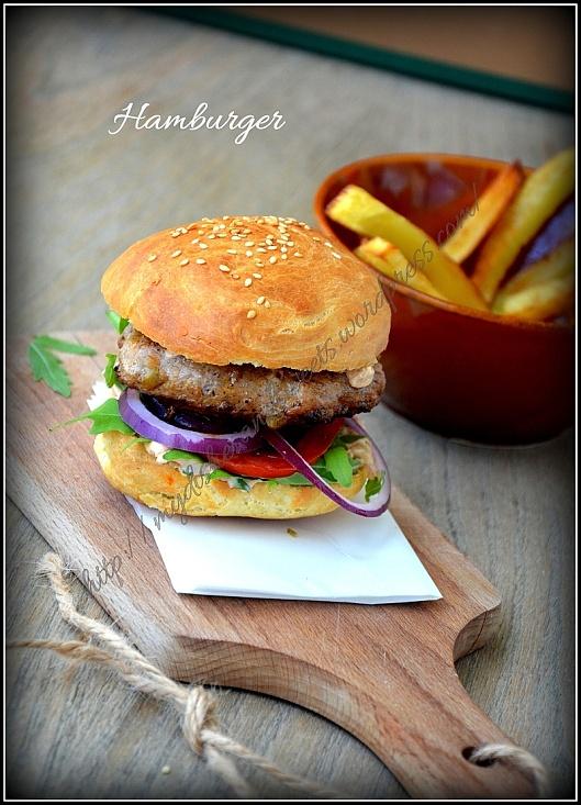 Hamburger z masłem orzechowym i domowe frytki