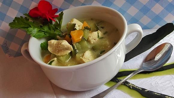 Tajska zupa z cukinią