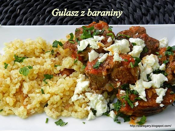 Gulasz z baraniny z pomidorami i ziołami