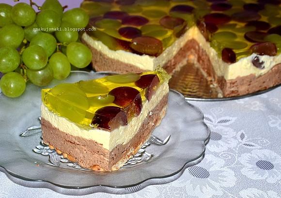 Torcik piankowy z owocami i galaretką