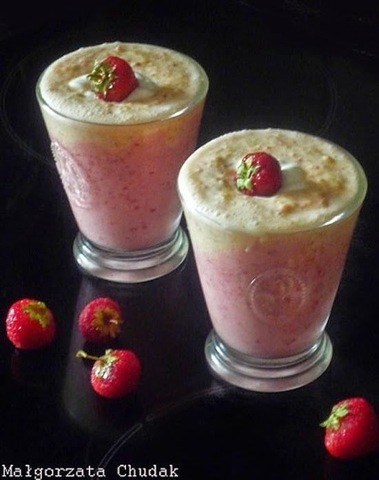 Koktajl z truskawek i brzoskwini – przepis na smoothie