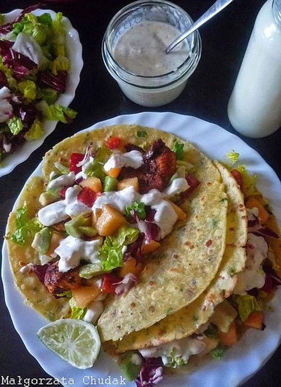 Tortilla z kurczakiem i melonem w sosie czosnkowo-majonezowym