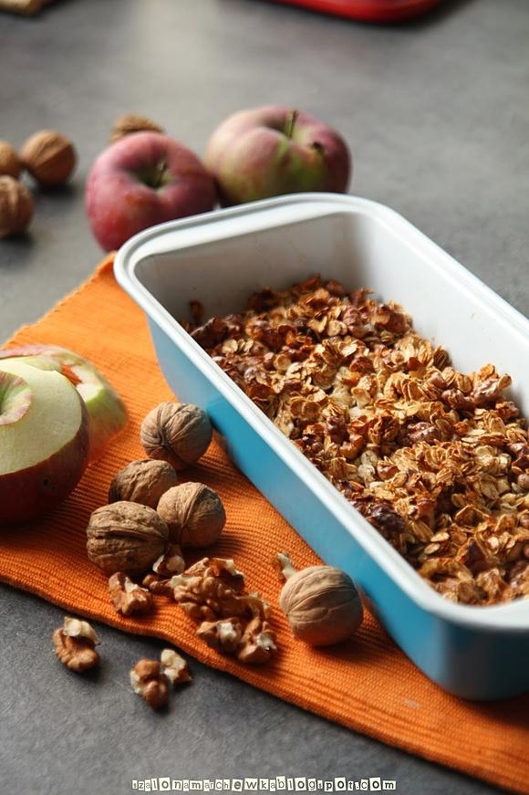 Orzechowe crumble z jabłkami