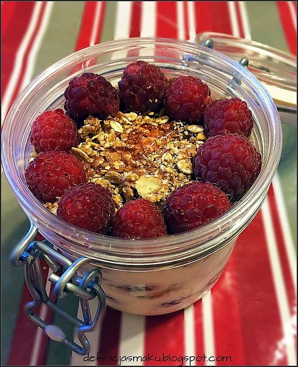 Miodowy owocogurt z musli