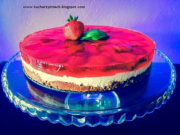 Chrupiący torcik z truskawkami