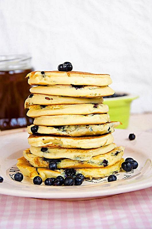 Najdelikatniejsze ricotta hotcakes z jagodami