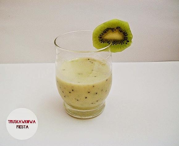 Energetyczne smoothie z banana i kiwi