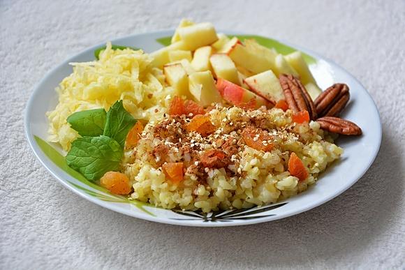 Bulgur z jabłkiem i cynamonem