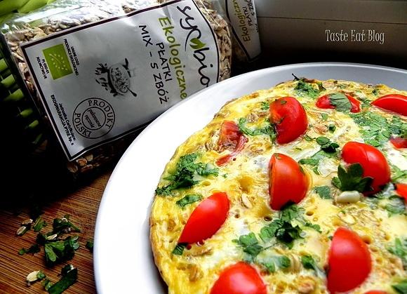 Lekka frittata cebulowa z płatkami zbożowymi Symbio