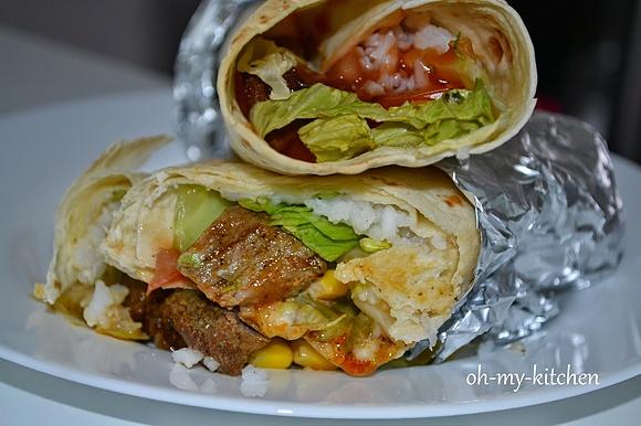 Tortilla z mięsem i warzywami