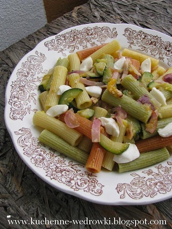 Makaron z cukinią, pomidorami i bekonem