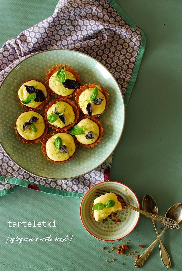 Tarteletki cytrynowe z nutą bazylii