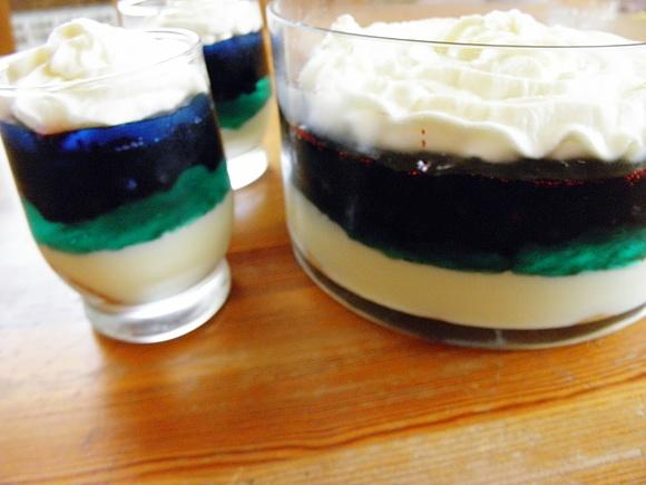 Trifle z jagodami