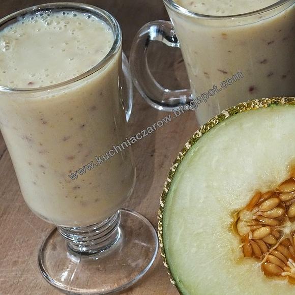 Koktajl z melonem, bananem i nektarynką na bazie kefiru