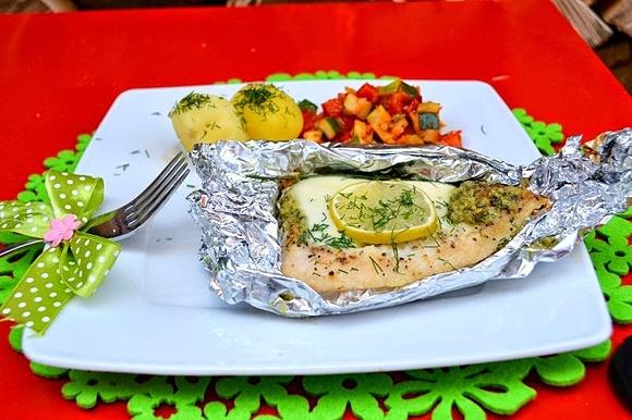 Superfilet miruny zapiekany z mozzarellą i pesto-chrzanem