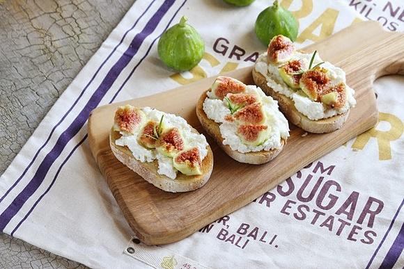 Bruschetta z figami i ricottą