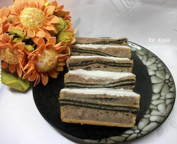 Ciasto malinowe z wafelkami kakaowymi