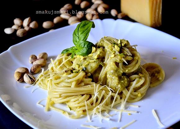 Spaghetti cukiniowo-pistacjowe
