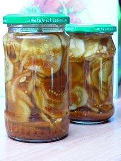 Ogórki z curry na zimę – przepis na marynowane ogórki z przyprawami