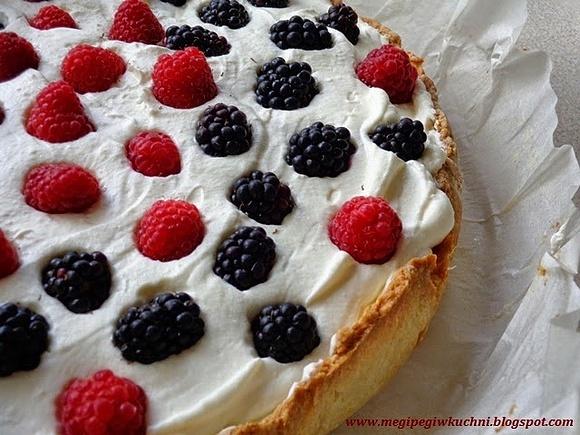 Tarta kokosowa z owocami sezonowymi