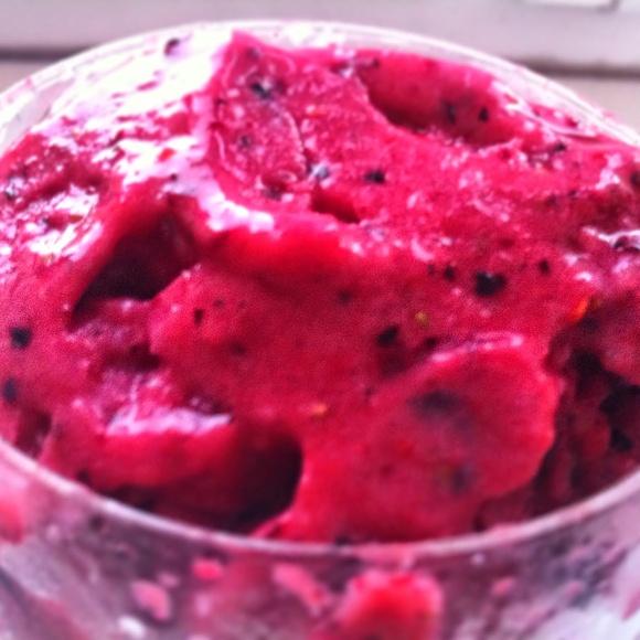 Malinowe lody wegańskie