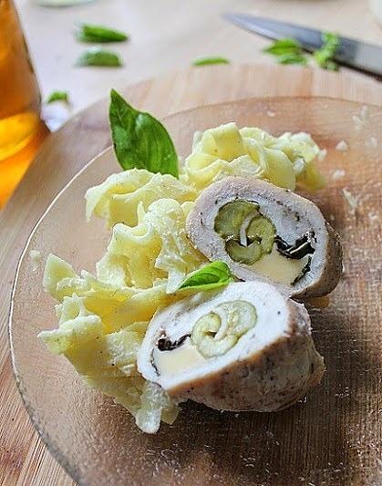 Roladki z serem, bazylią i ogórkami