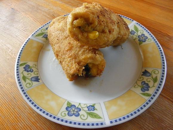 Roladki z piersi kurczaka z kukurydzą, natką pietruszki i curry