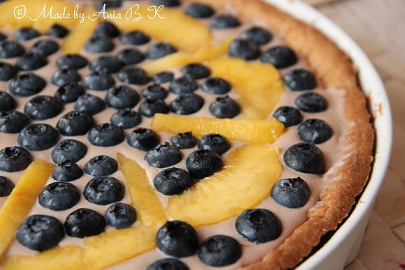 Tarta z kremem z białego sera mascarpone i borówkami