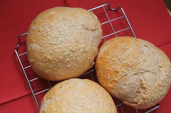 Pomidorowe bułki do burgerów