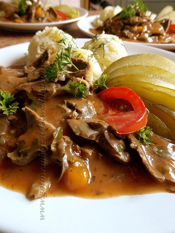 Serca wieprzowe w potrawce