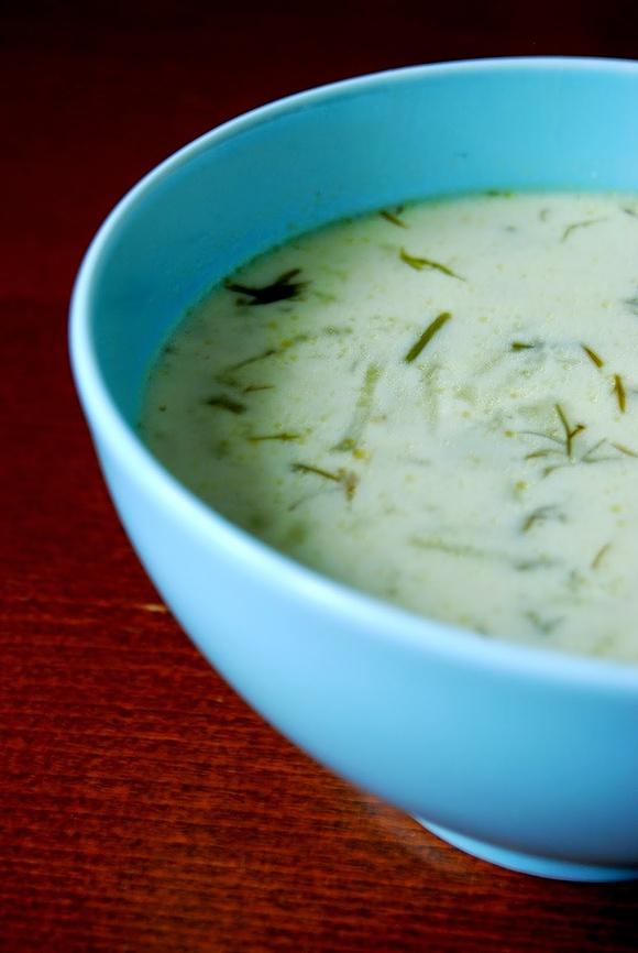 Zupa ze świeżych ogórków z serkiem topionym